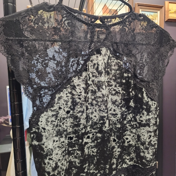 VICTORIA'S SECRET Velvet and Lace High Neck Thong Bodysuit L - Picture 2 of 5